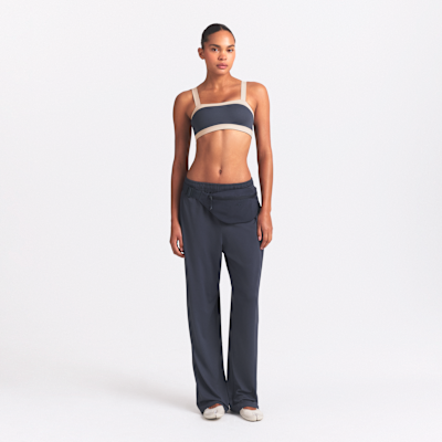 NikeSKIMS Women's Fannypack. Nike.com